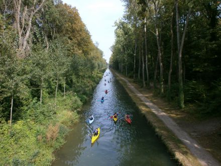 Pratique du kayak sur le canal de l'Ourcq © SAGE CEVM